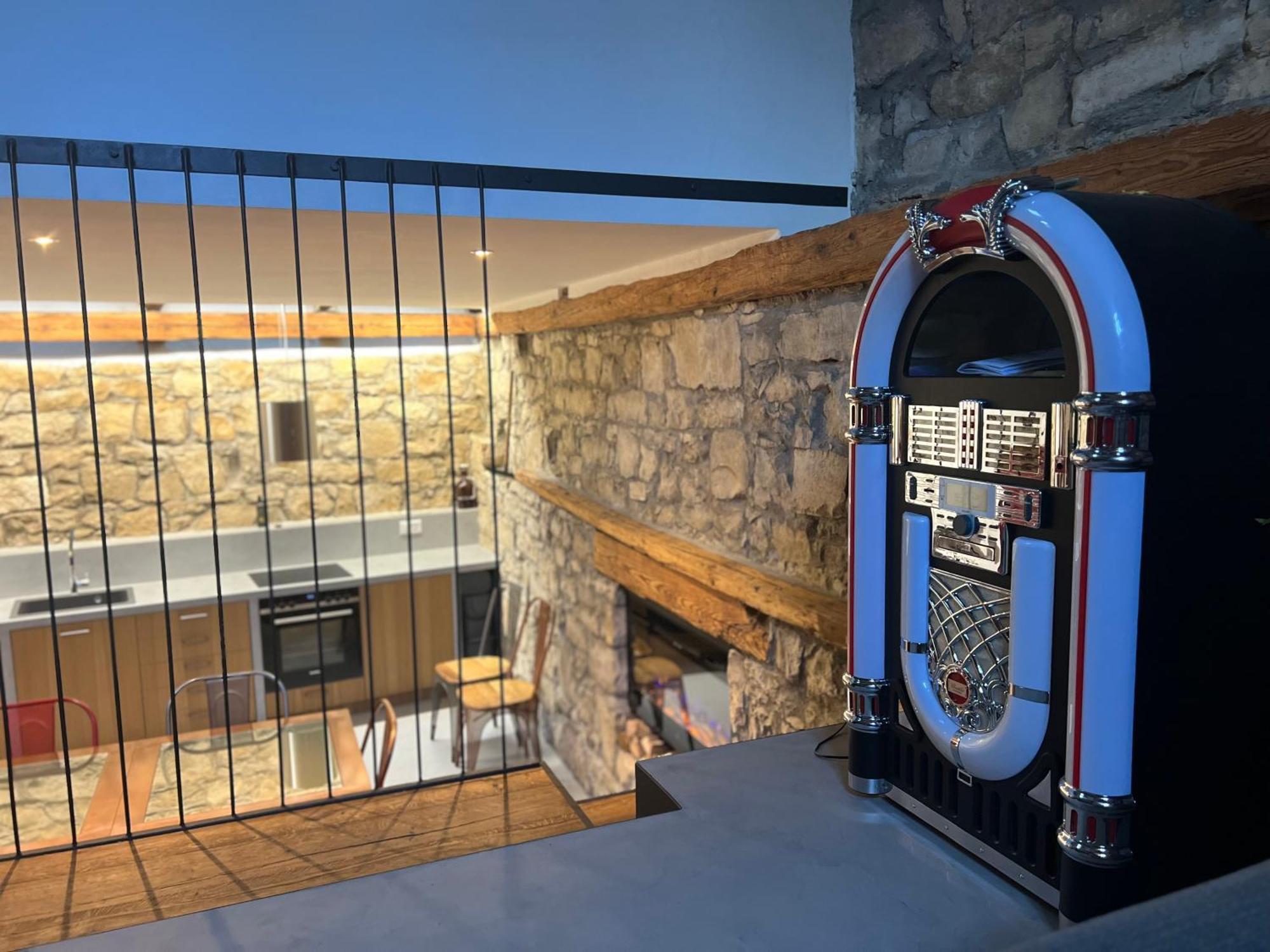 Appartement Marys Family Friendly Apartments,visit Rhine Falls For Free If 2 Nights, Soho 95m2 2-bedrooms 2nd Floor & South 105m2 3-bedrooms & Loft 115m2 3-bedrooms With Galerie,loft Netz 20m2, Pinball, Schaffhausen-hemmental, Rheinfall 10 K Schaffhouse