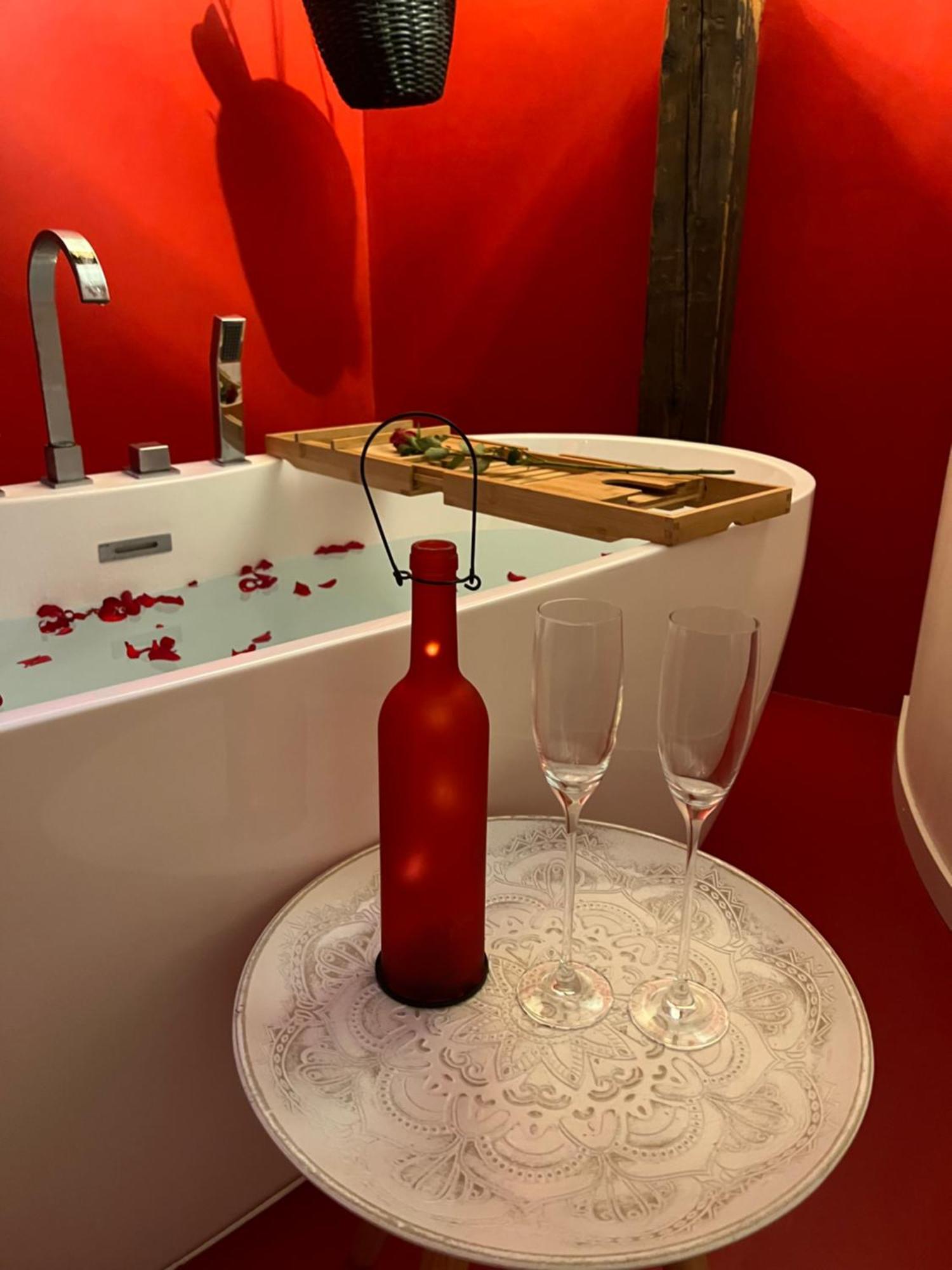 Marys Family Friendly Apartments,visit Rhine Falls For Free If 2 Nights, Soho 95m2 2-bedrooms 2nd Floor & South 105m2 3-bedrooms & Loft 115m2 3-bedrooms With Galerie,loft Netz 20m2, Pinball, Schaffhausen-hemmental, Rheinfall 10 K *