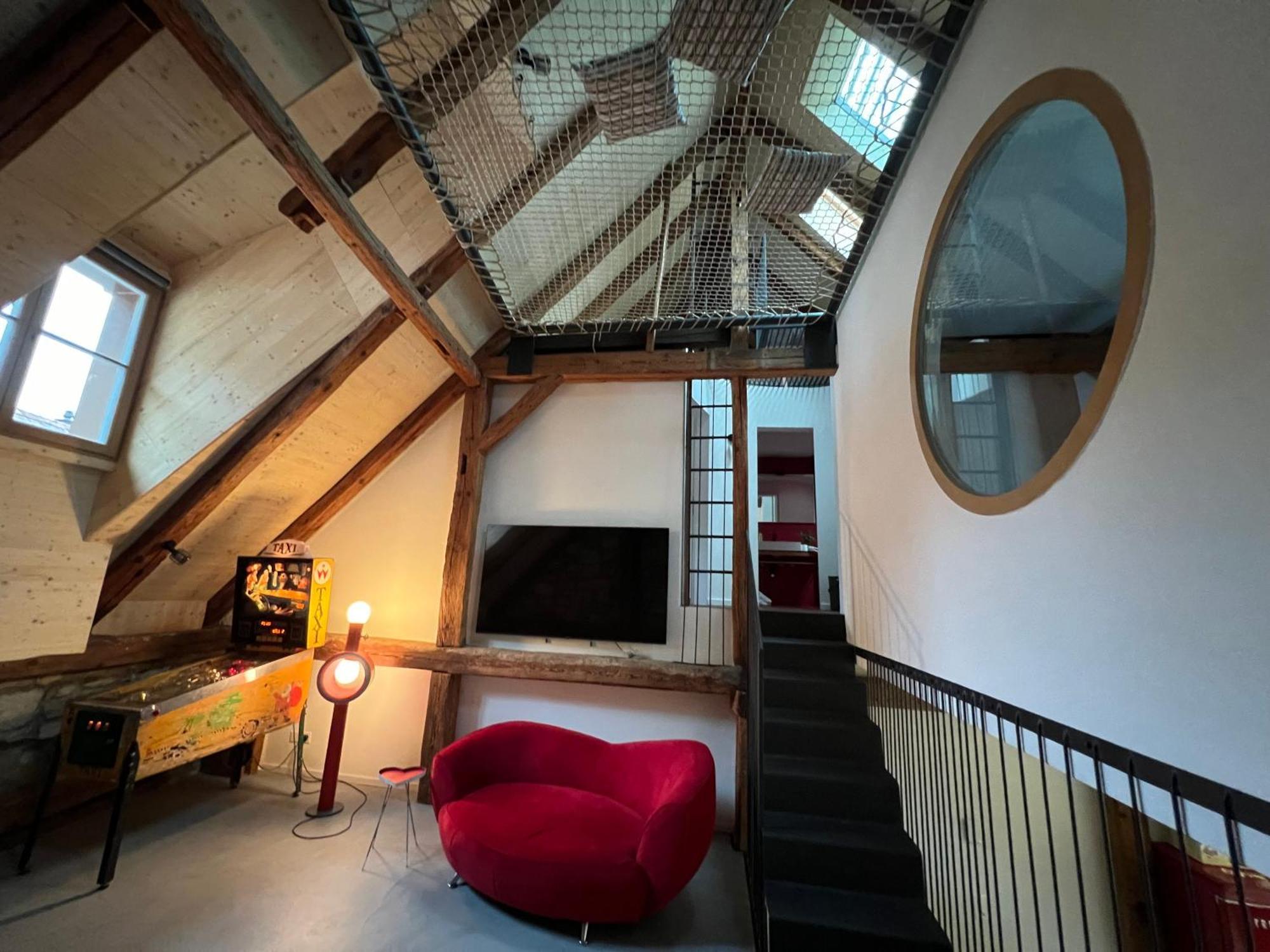 Marys Family Friendly Apartments,visit Rhine Falls For Free If 2 Nights, Soho 95m2 2-bedrooms 2nd Floor & South 105m2 3-bedrooms & Loft 115m2 3-bedrooms With Galerie,loft Netz 20m2, Pinball, Schaffhausen-hemmental, Rheinfall 10 K Appartement