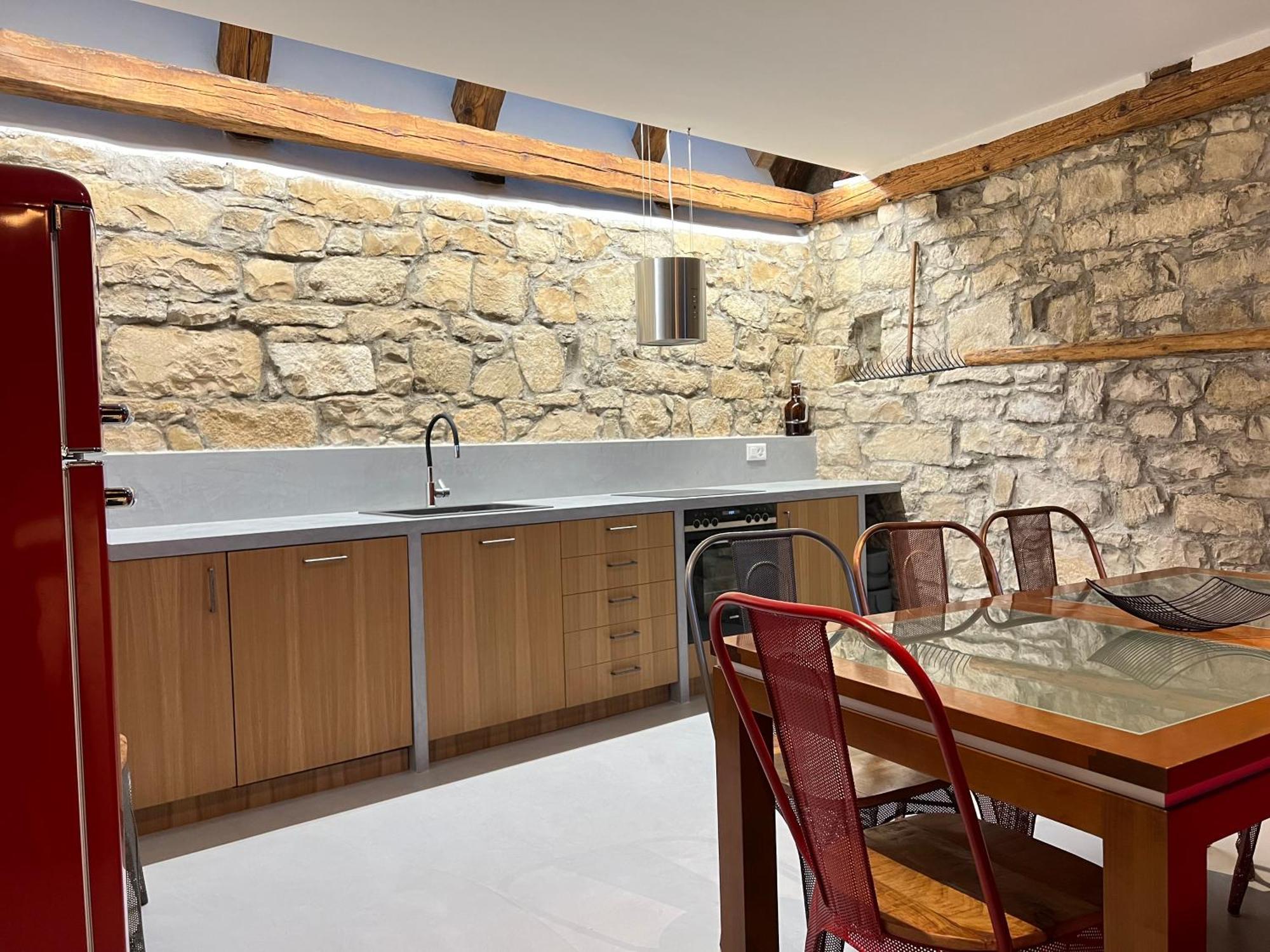 Mary's Family Apartments: Spacious Soho, South Beach, Or Loft Near Rhine Falls Schaffhausen
