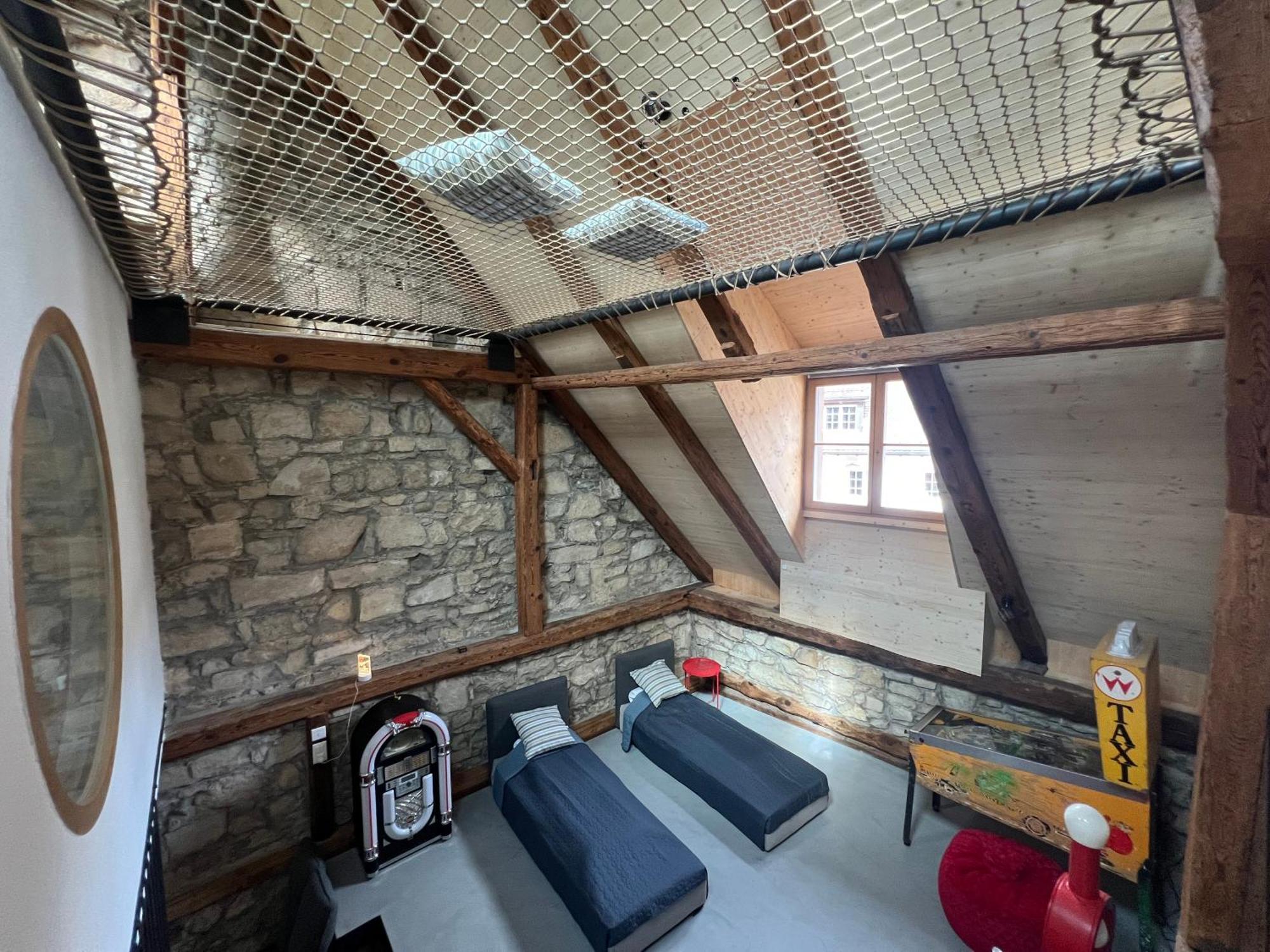 Mary's Family Apartments: Spacious Soho, South Beach, Or Loft Near Rhine Falls Apartment *